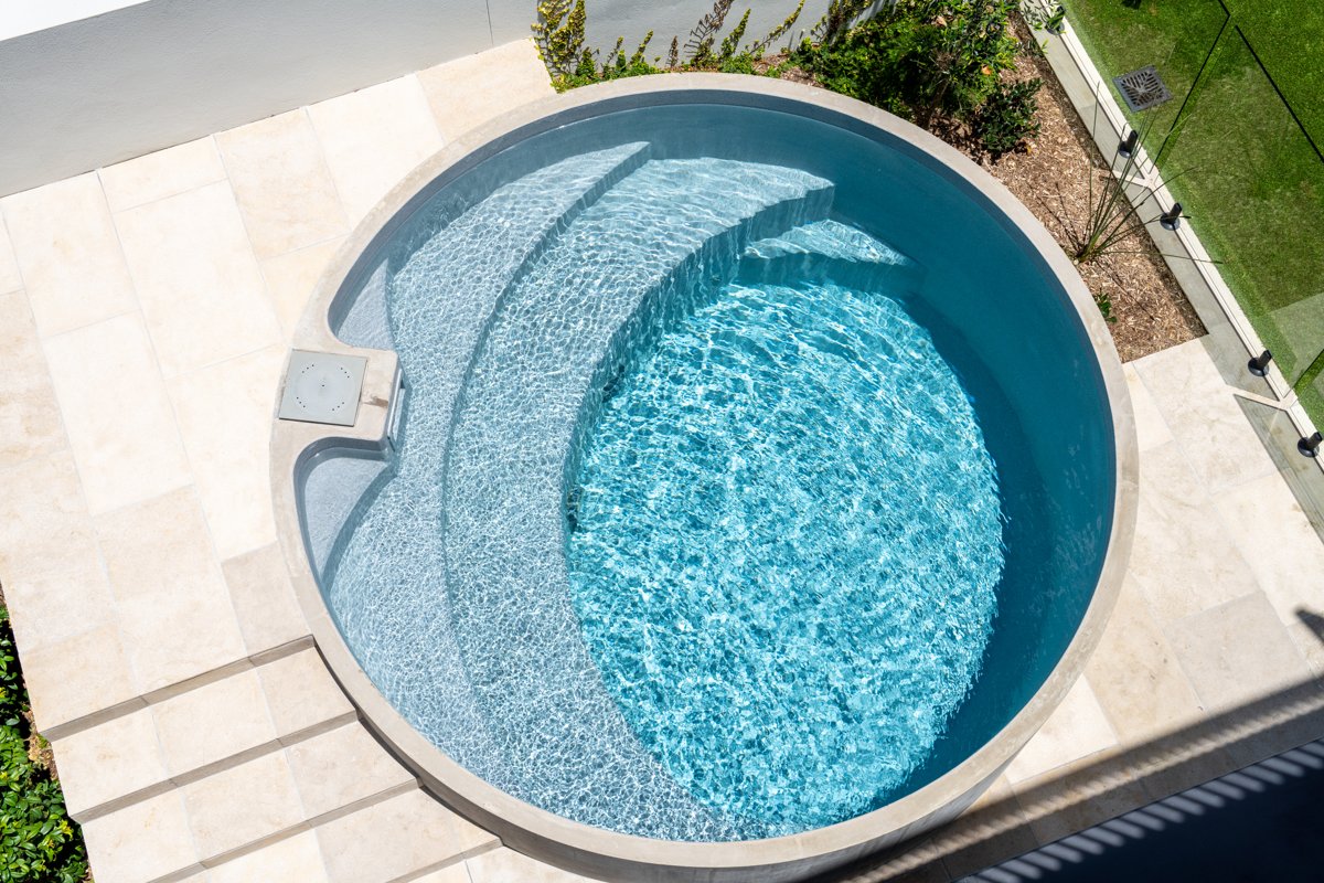 Plungie Arena round concrete pool