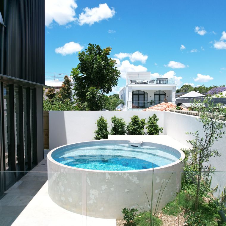 Arena round plunge pool